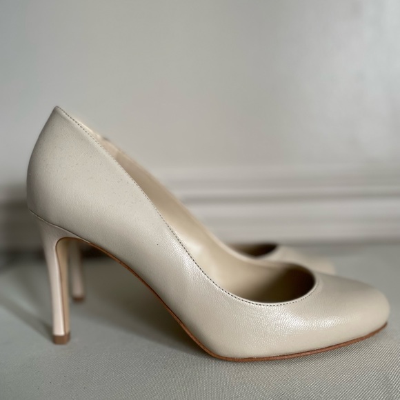 Marc Fisher Light Taupe Round Toe Leather Heels size 8 - Picture 4 of 11